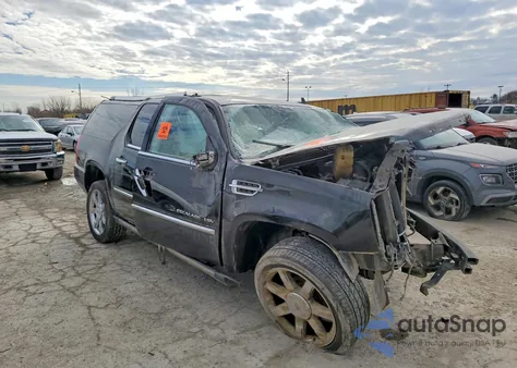 2013 Cadillac Escalade Esv Luxury z USA, uszkodzony, nr VIN 1GYS4HEF8DR378281